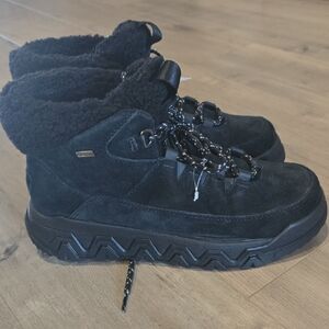 UGG TerraTrail Cozy Lace Up Womens Black Cozy Sneakers Snow Boots New W/O Tag